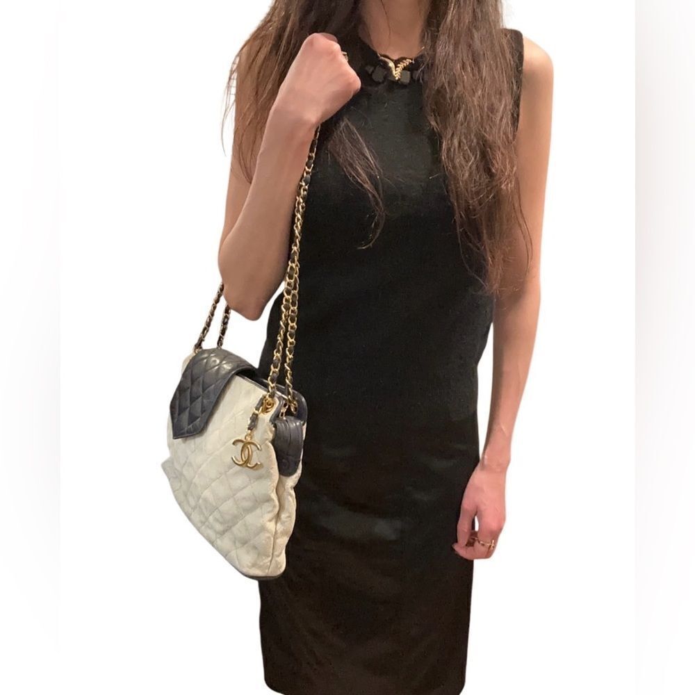 Chanel canvas and leather bag - Picture 2 of 16